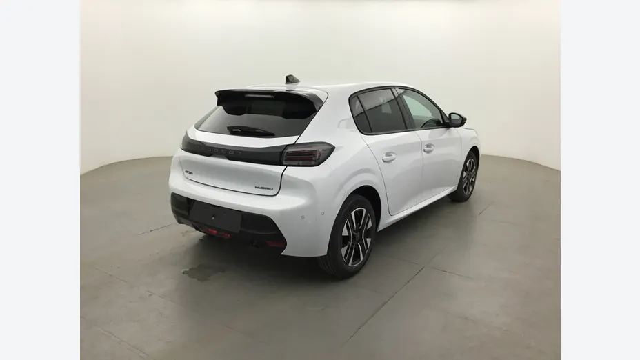 PEUGEOT 208 -