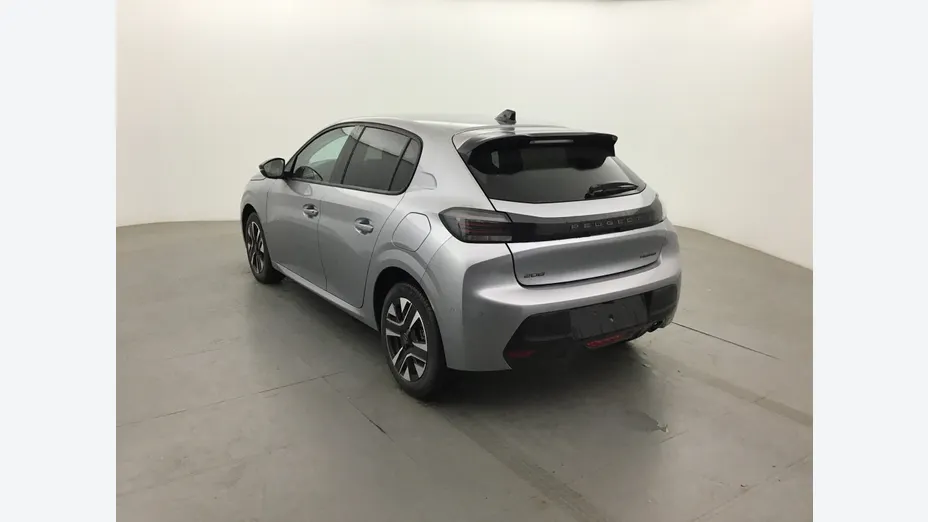 PEUGEOT 208 -