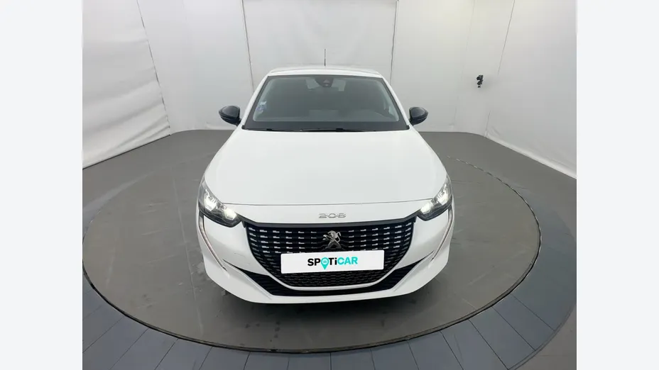PEUGEOT 208 -