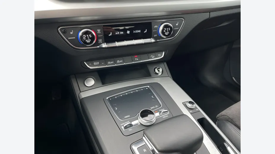 AUDI Q5 -