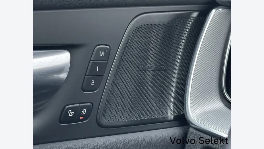VOLVO XC60 XC60 B4 B R-Design aut