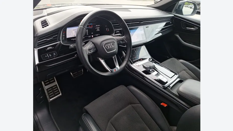 AUDI SQ8 -
