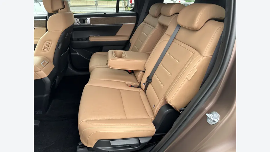 HYUNDAI Santa Fe Santa Fe 1.6 T-GDI HEV Calligraphy 4WD aut 7os. Nowy