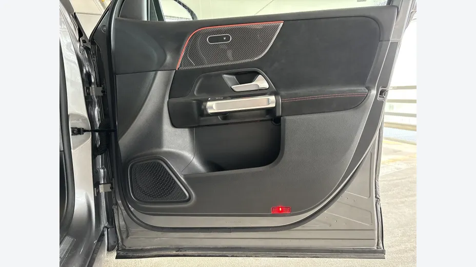MERCEDES-BENZ GLB GLB 200 mHEV AMG Line 7G-DCT