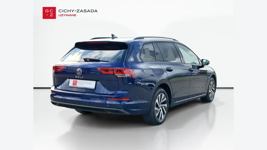VOLKSWAGEN Golf -