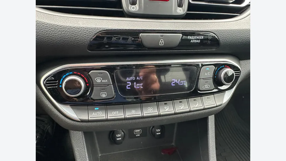 HYUNDAI i30 i30 1.5 T-GDI 48V Smart