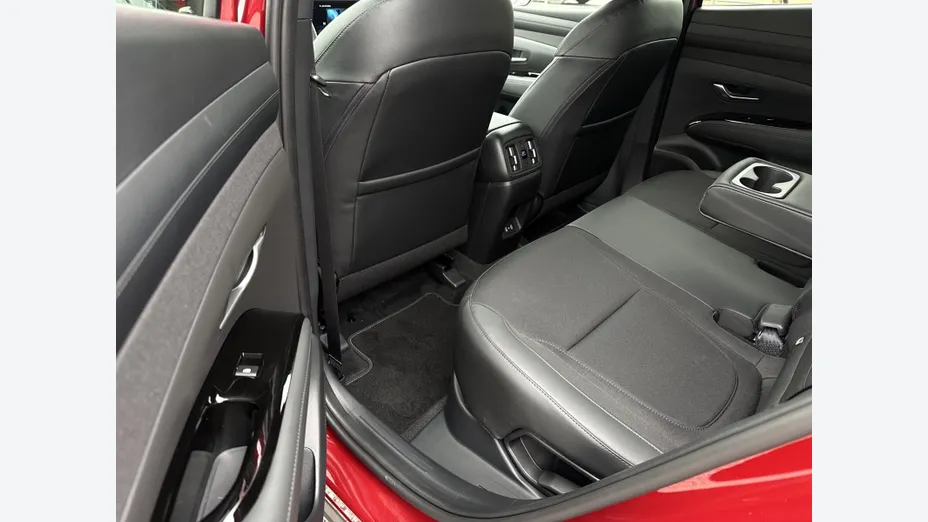 HYUNDAI Tucson Tucson 1.6 T-GDi HEV Smart Black 2WD aut Nowy
