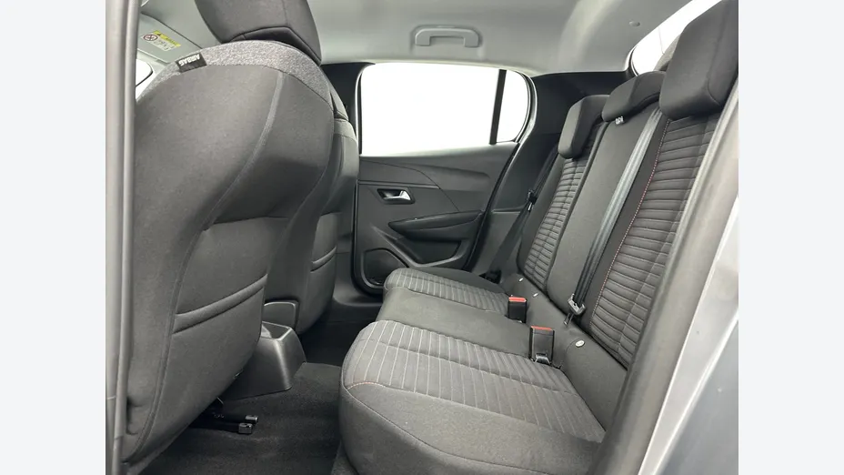 PEUGEOT 208 -