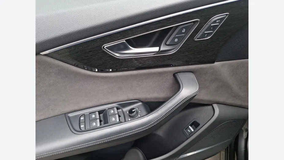 AUDI SQ8 -