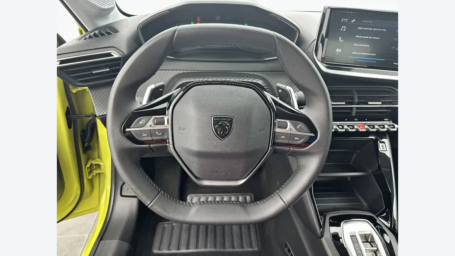 PEUGEOT 208 -