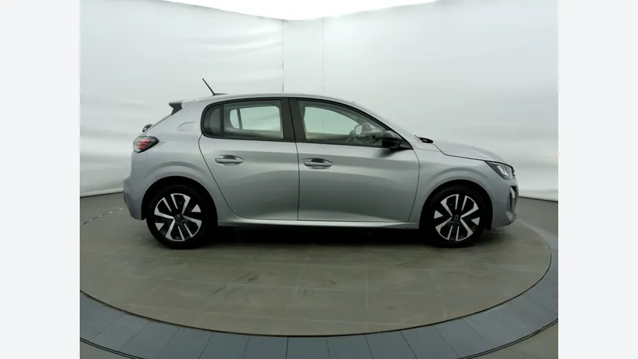 PEUGEOT 208 -