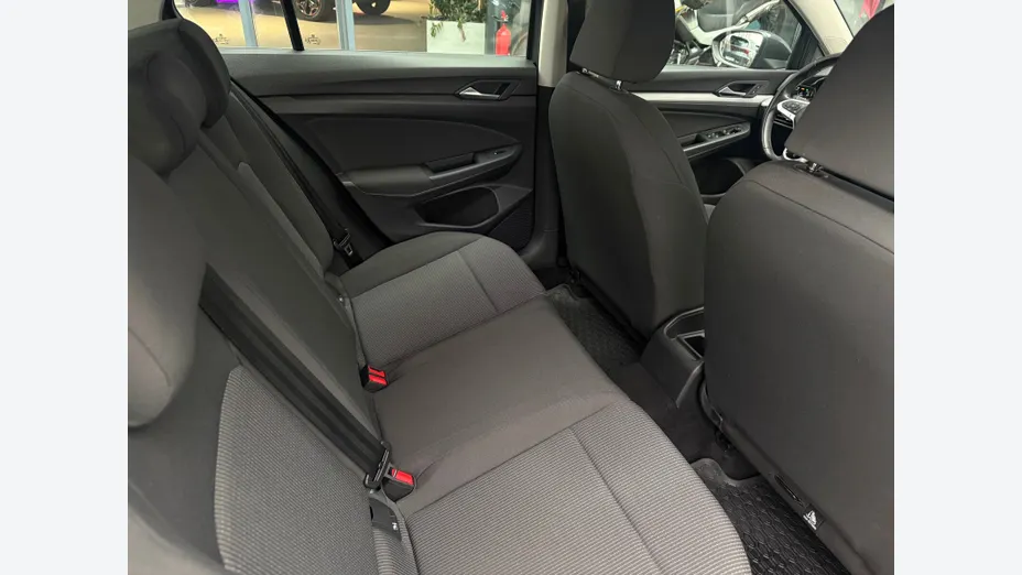 VOLKSWAGEN Golf -