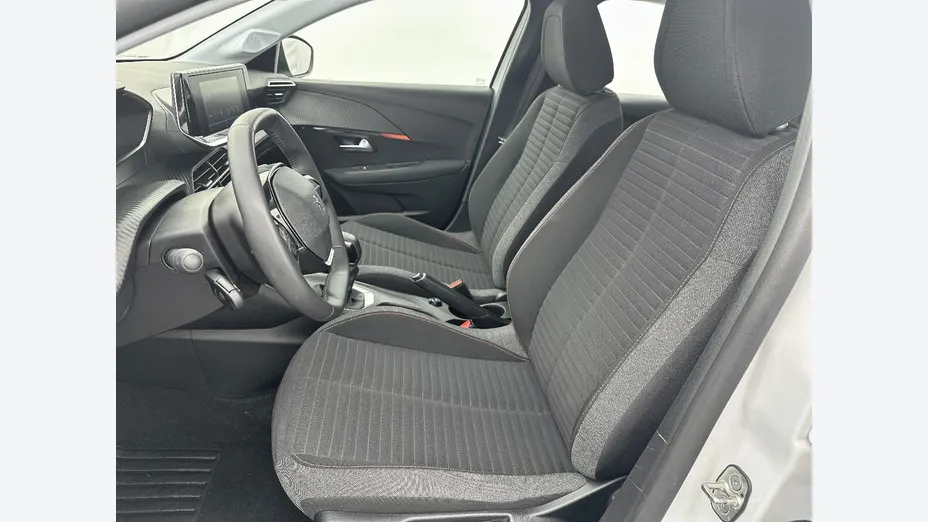 PEUGEOT 208 -