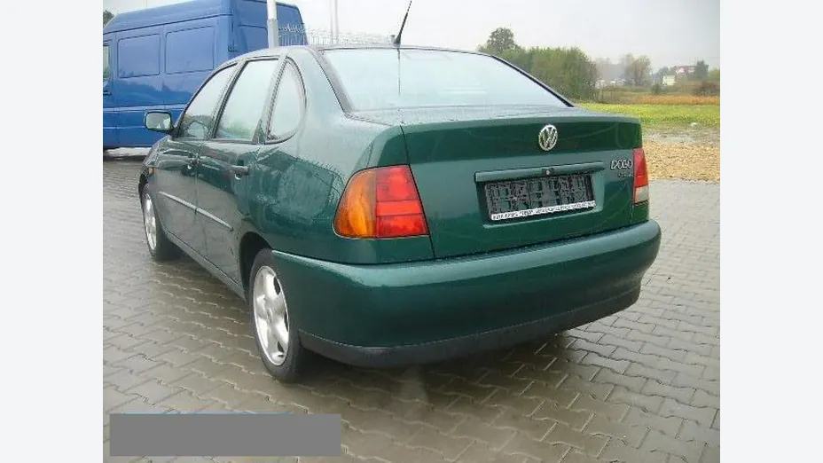 VOLKSWAGEN Polo -