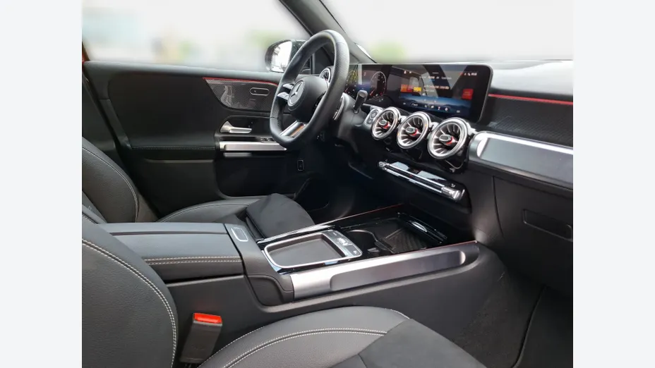 MERCEDES-BENZ GLB GLB 200 mHEV AMG Line 7G-DCT