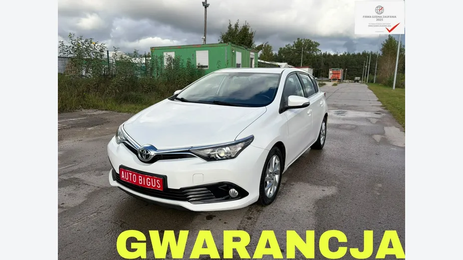 TOYOTA Auris -