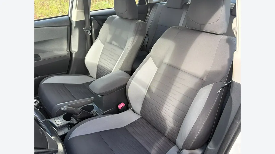 TOYOTA Auris -