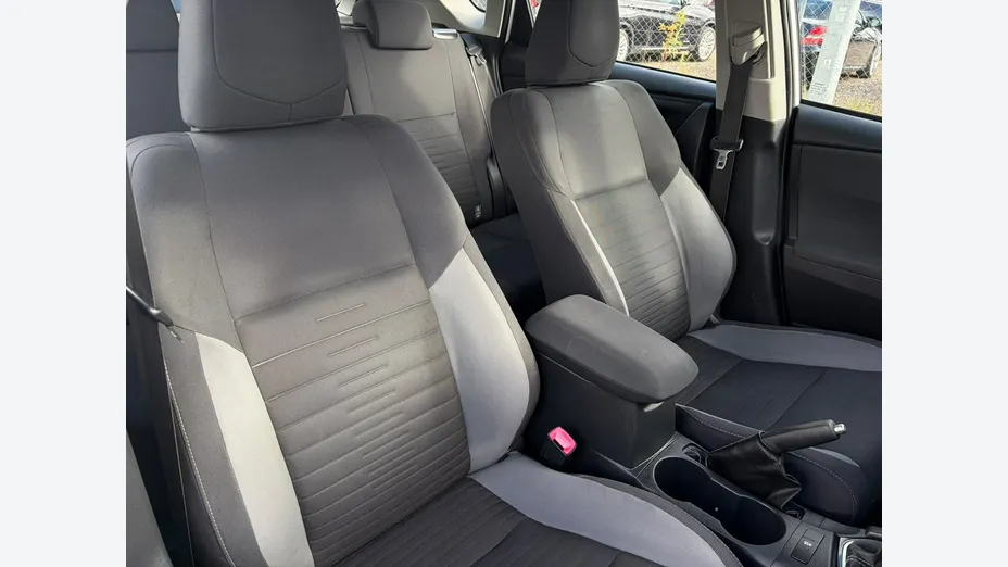 TOYOTA Auris -