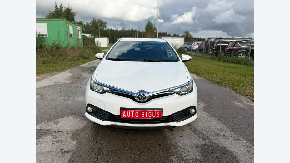 TOYOTA Auris -