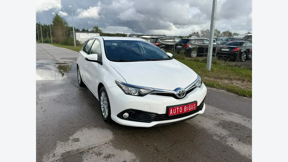 TOYOTA Auris -