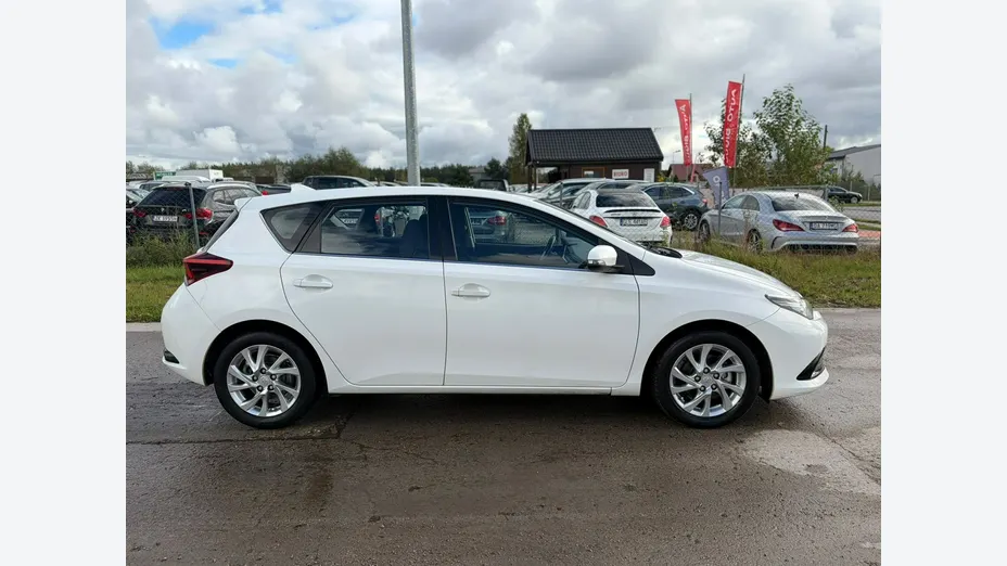 TOYOTA Auris -