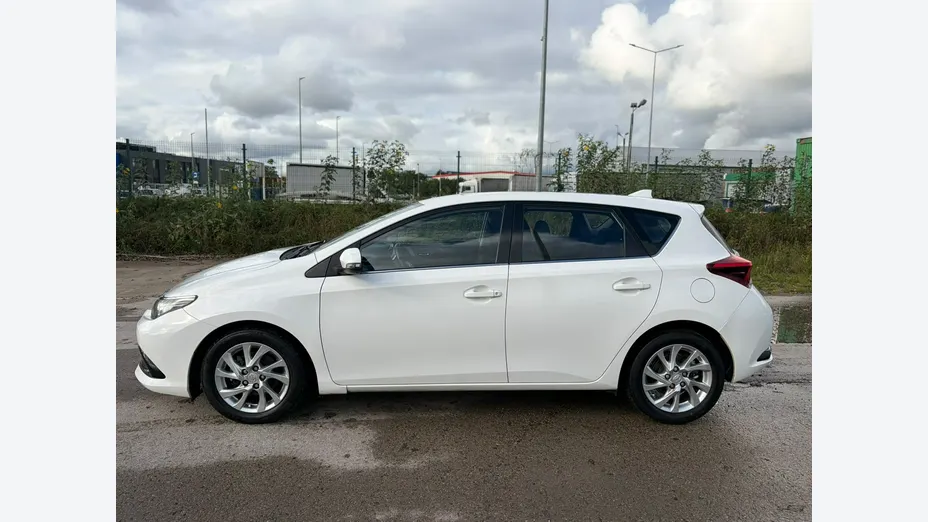 TOYOTA Auris -