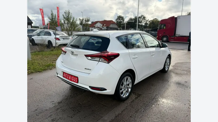 TOYOTA Auris -