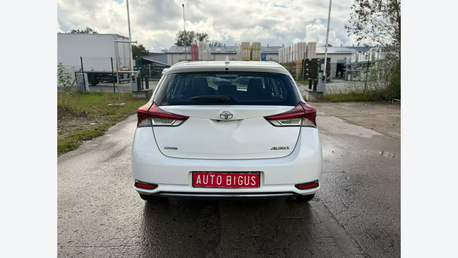 TOYOTA Auris -