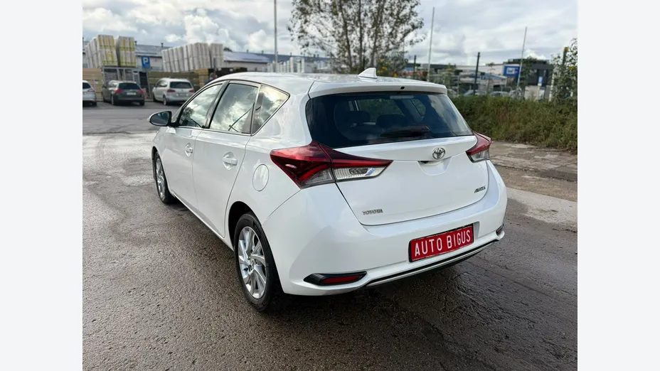 TOYOTA Auris -