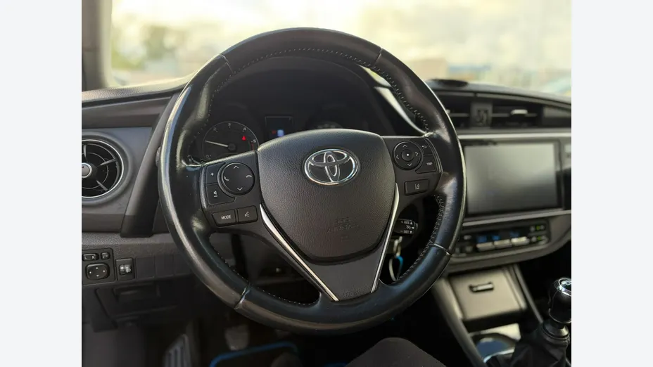 TOYOTA Auris -