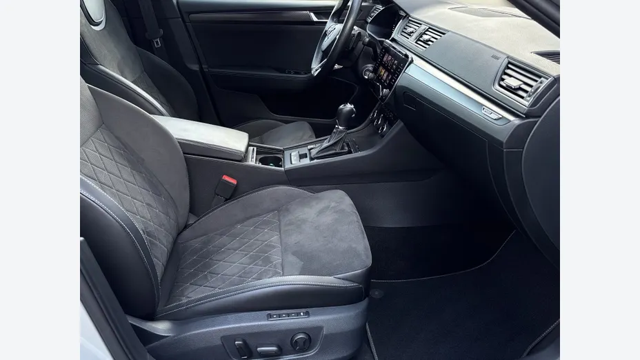 SKODA Superb Superb 2.0 TDI SCR Sportline DSG