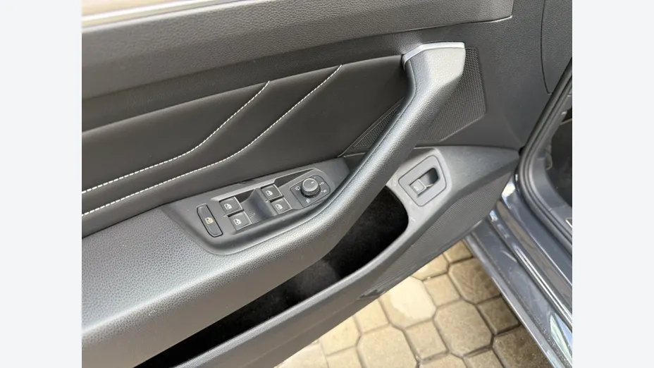 VOLKSWAGEN Passat -