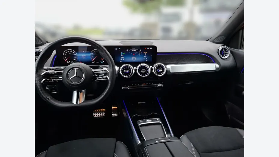 MERCEDES-BENZ GLB GLB 200 mHEV AMG Line 7G-DCT