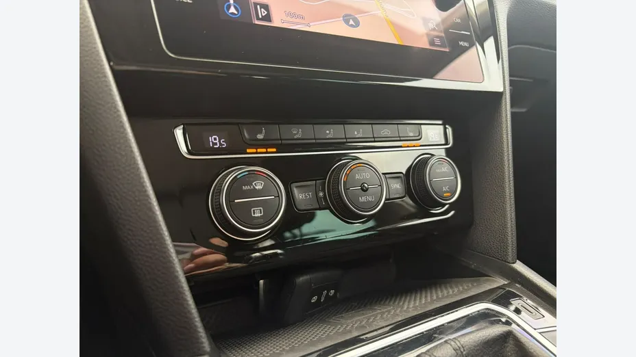 VOLKSWAGEN Passat -