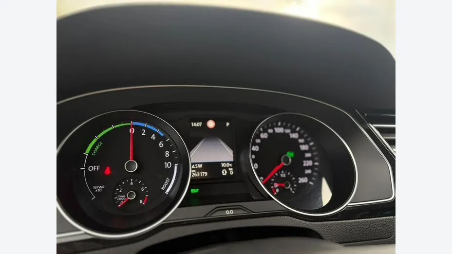VOLKSWAGEN Passat -