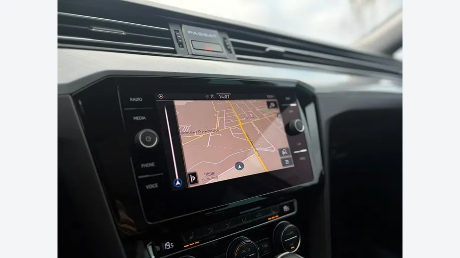 VOLKSWAGEN Passat -