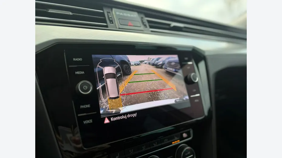VOLKSWAGEN Passat -