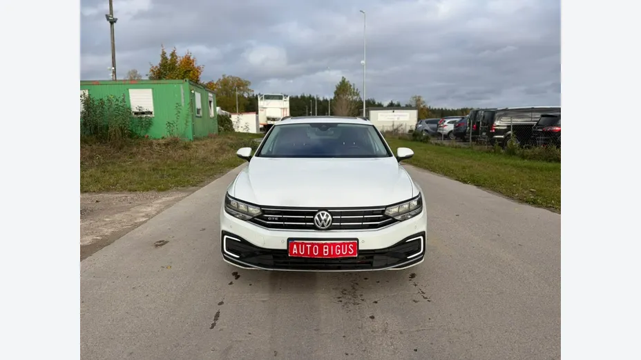 VOLKSWAGEN Passat -