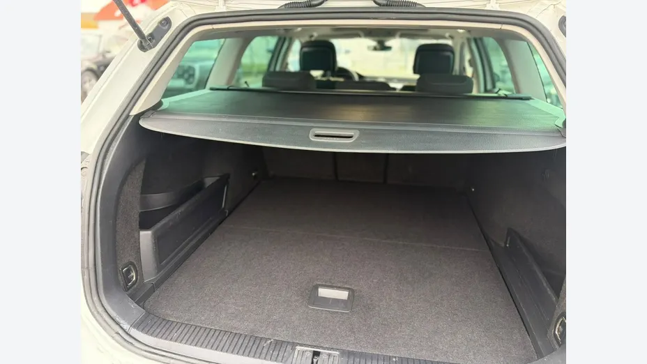 VOLKSWAGEN Passat -