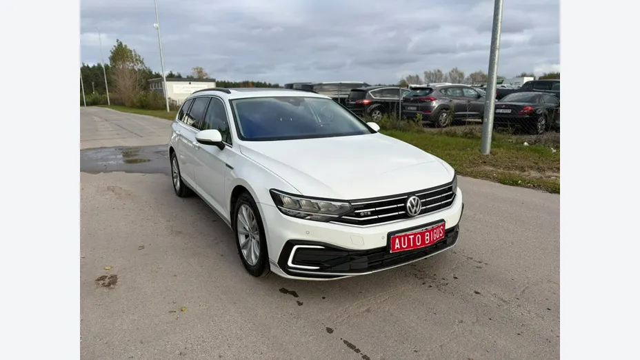 VOLKSWAGEN Passat -