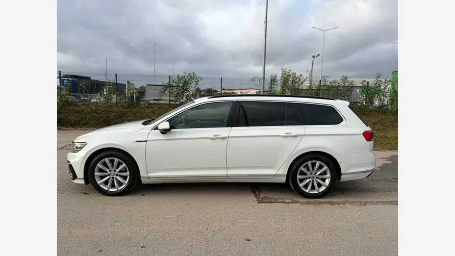 VOLKSWAGEN Passat -