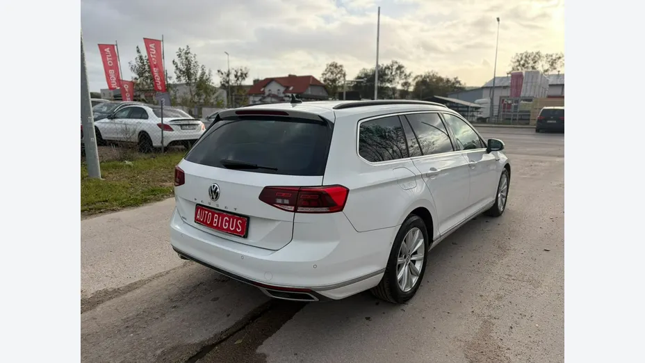 VOLKSWAGEN Passat -