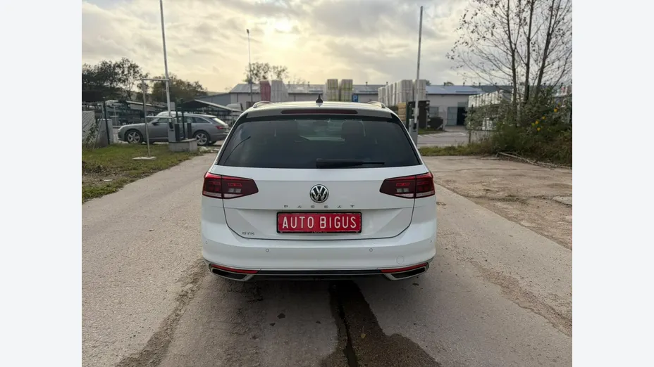 VOLKSWAGEN Passat -