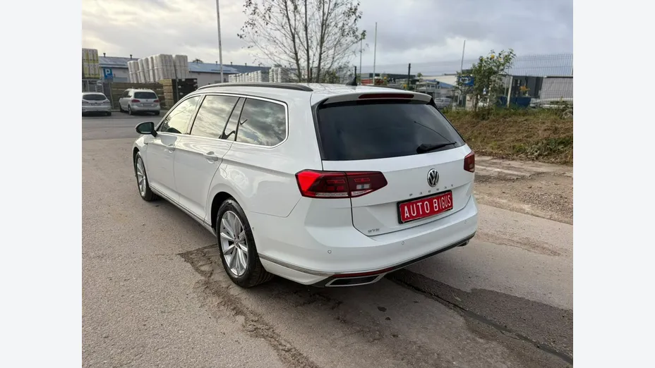 VOLKSWAGEN Passat -