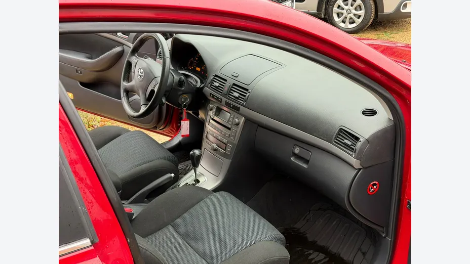 TOYOTA Avensis -