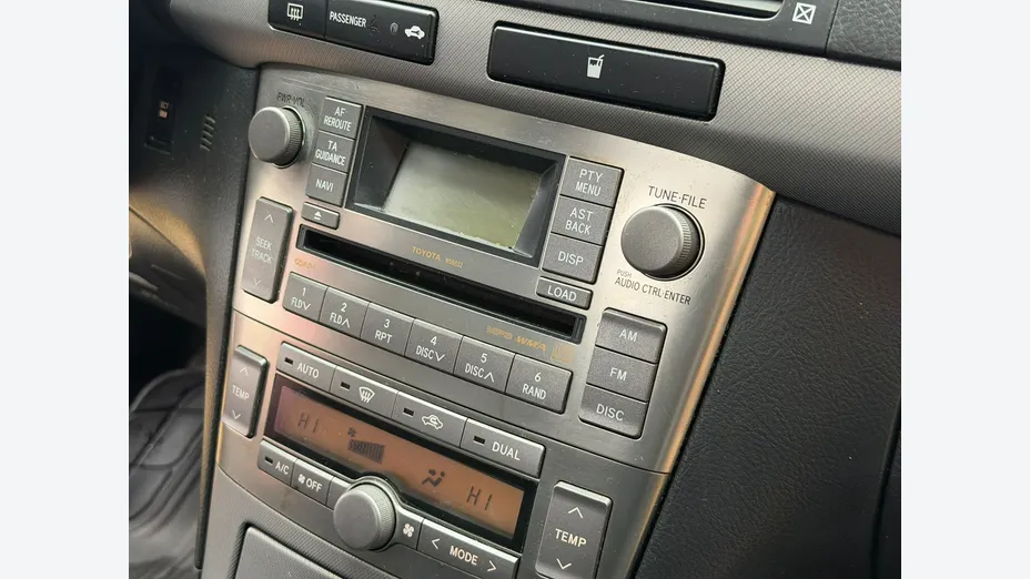 TOYOTA Avensis -