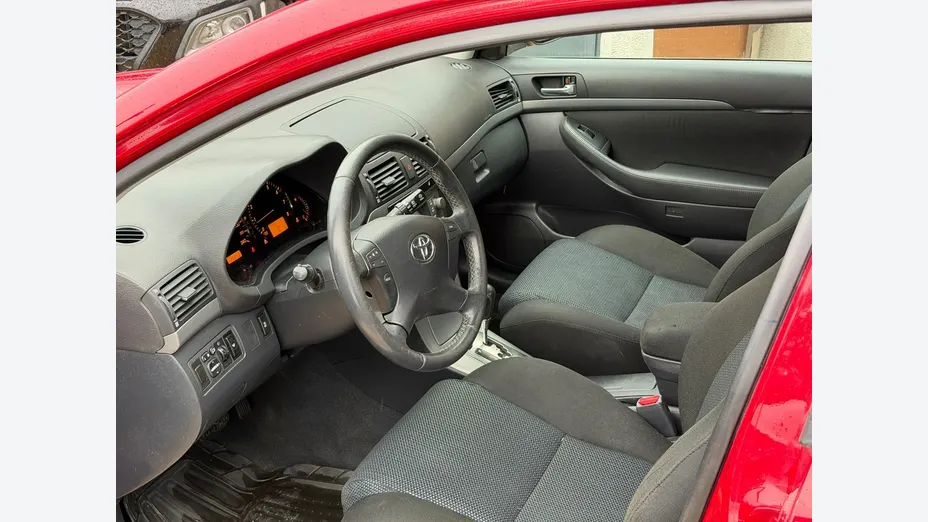 TOYOTA Avensis -