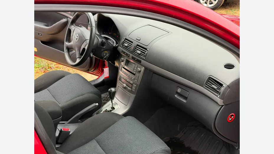 TOYOTA Avensis -