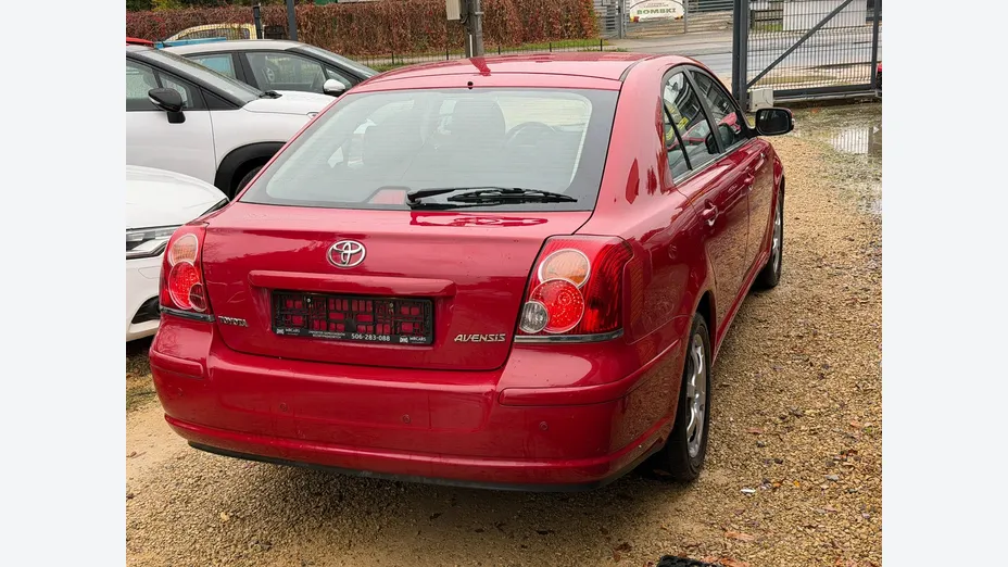 TOYOTA Avensis -