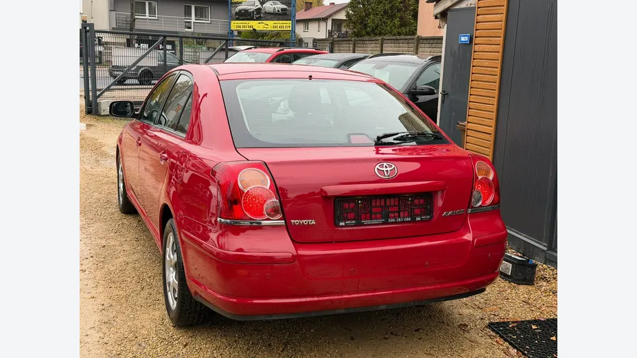 TOYOTA Avensis -